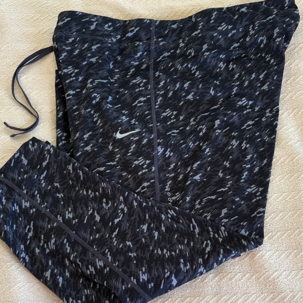 NWOT 3X Nike Black and Gray Athletic Capri leggings yoga workout Pants